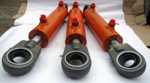 Как выбрать гидроцилиндры, коронки, зубья, ножи для экскаваторов и погрузчиков