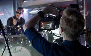 Как сделать музыкальный клип?