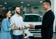 Как правильно купить автомобиль с пробегом в автосалоне?