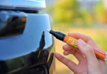 Убираем царапины и сколы: работают ли карандаши и корректоры?