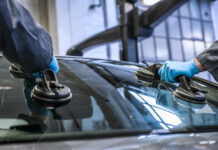 Технология замены автостекла: важные нюансы