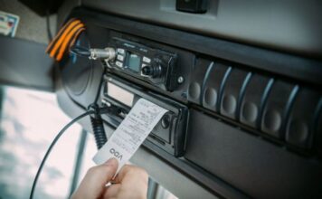 Установка тахографов на автомобили: зачем?