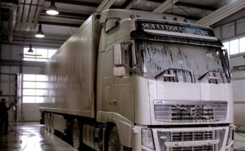 Тонкости и нюансы мойки грузовых автомобилей