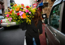 Преимущества услуги доставки цветов в Новой Каховке