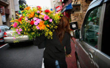 Преимущества услуги доставки цветов в Новой Каховке