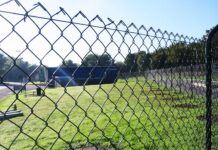 Основные особенности забора из сетки рабицы