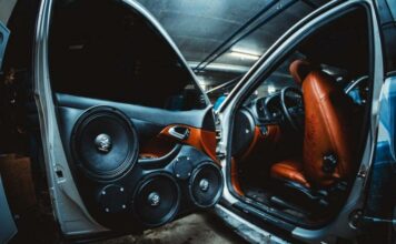 Как выбрать хорошую акустику в автомобиль?