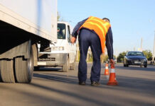 Техпомощь грузовикам на дороге: правила и условия