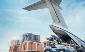 Особенности авиадоставки грузов по России