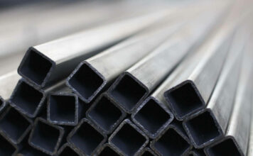 Профильная труба 100х100: особенности применения