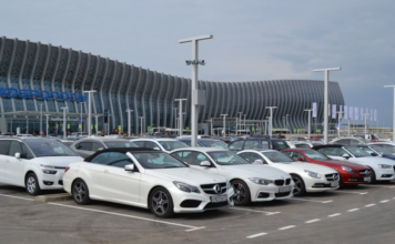 Аренда авто в аэропорту Симферополя: плюсы услуги