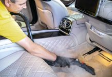 Как правильно делают химчистку салона автомобиля?