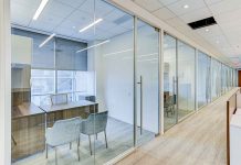 Стеклянные офисные перегородки: плюсы и минусы
