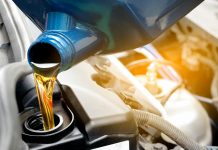 Как часто необходимо менять масло в двигателе автомобиля?