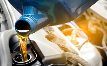 Как часто необходимо менять масло в двигателе автомобиля?