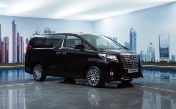 Тест-драйв автомобиля Toyota Alphard