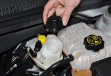 Как часто нужно менять тормозную жидкость в авто