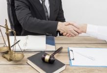 Как выбрать юриста по банкротству физического лица?