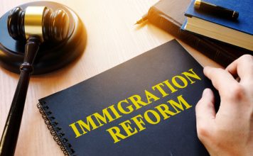 Чем занимается иммиграционный адвокат?