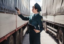 Таможенный досмотр: как это работает и почему он важен?