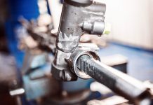 Как поменять рулевую рейку?