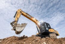 Гусеничные экскаваторы: мощные помощники в строительстве