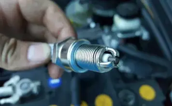Замена свечей зажигания в Екатеринбурге: Как обновить свой автомобиль без лишних хлопот