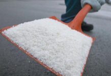 Жидкие противогололедные реагенты: надежное средство для зимней безопасности