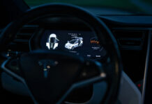 Ремонт дисплеев Tesla – когда нужен и как проводится?