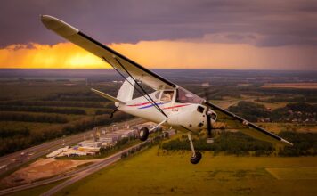 Подарок мечты: сертификат на полет на самолете в Москве