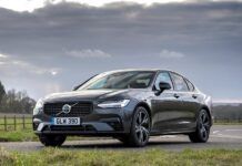 Volvo отзывает гибридные автомобили из-за риска возгорания