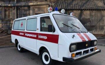 В Москве отреставрировали легендарную «скорую помощь» РАФ 1988 года