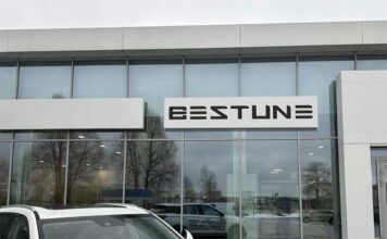 В России массово закрываются автосалоны китайских брендов