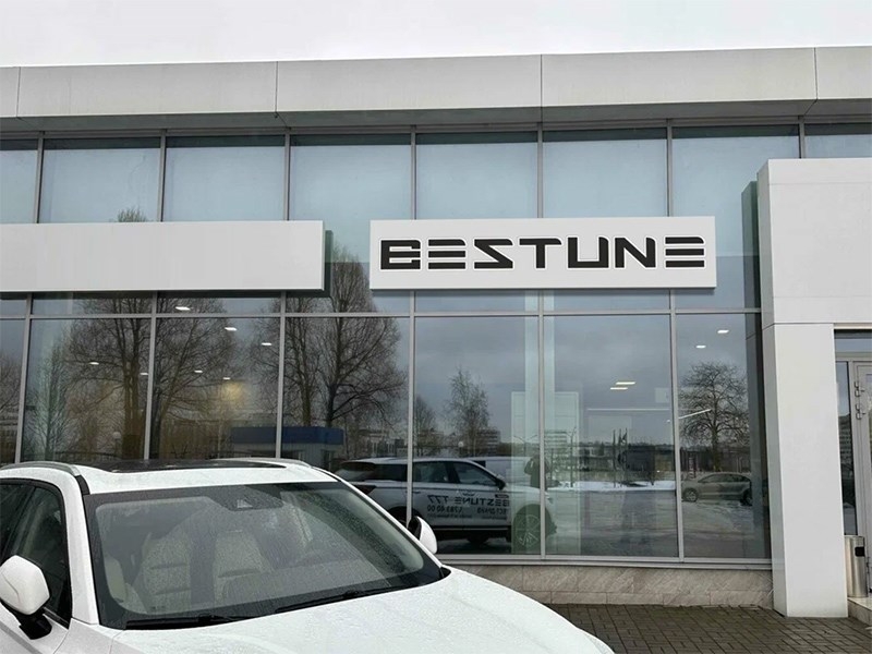 В России массово закрываются автосалоны китайских брендов