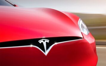 Илон Маск заявил, что останется во главе Tesla как минимум на пять лет