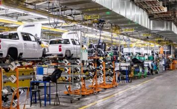 Из-за пошлин Трампа в мире произведут на 1,55 миллиона машин меньше