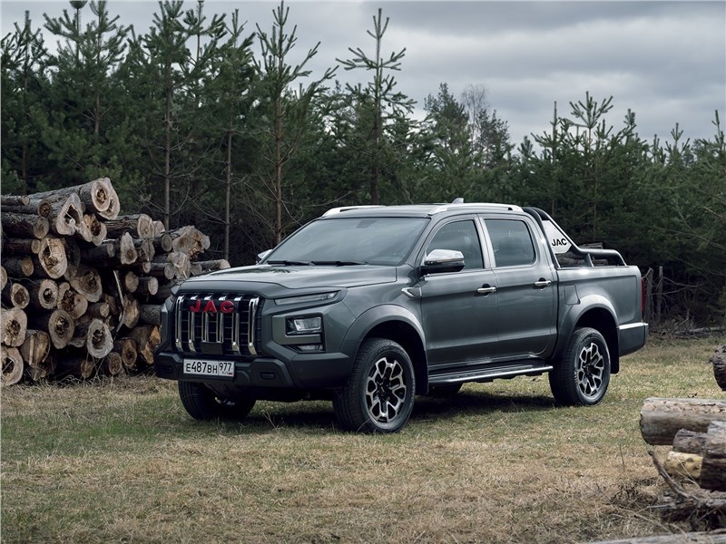 В России снизились продажи новых пикапов на 18%