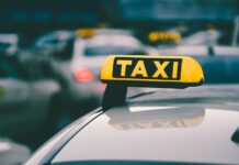 В России запретили иномарки в такси: с 2026 года перевозки можно будет осуществлять только на локализованных авто