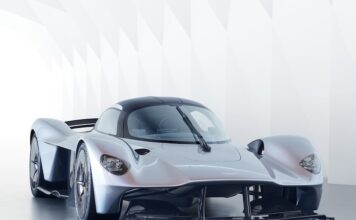 Немецкий владелец Aston Martin Valkyrie подал в суд на компанию из-за бракованного гиперкара