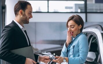 Продажи новых автомобилей в России сократились почти на 11%