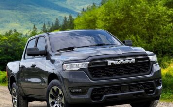 Ram возвращает двигатель HEMI V8 в пикап 1500