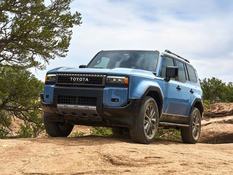 Toyota вновь продается в России: Land Cruiser, Camry и другие модели доступны официально