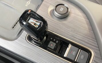 Доля автомобилей с автоматической коробкой в России достигла рекордных 70%