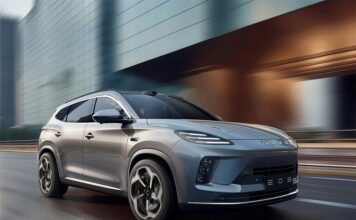 Exeed анонсировал презентацию нового гибридного кроссовера Exlantix E05