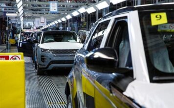 Jaguar Land Rover объявил о сокращении до 500 сотрудников в Великобритании