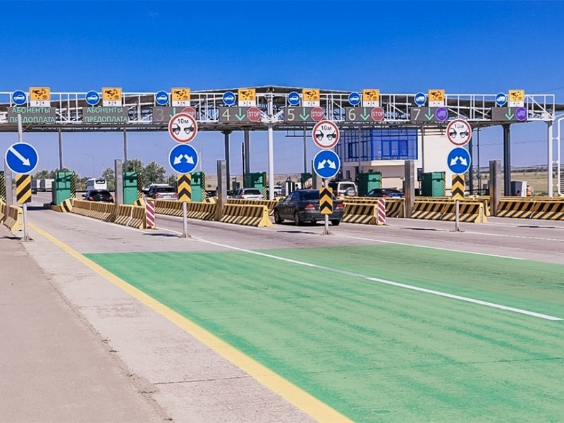 Многодетных родителей могут освободить от платы за проезд по платным трассам