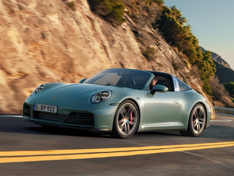 Porsche представил обновленное семейство полноприводных 911 Carrera 4S