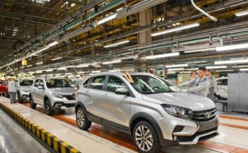 Производство легковых автомобилей в России упало на 28%