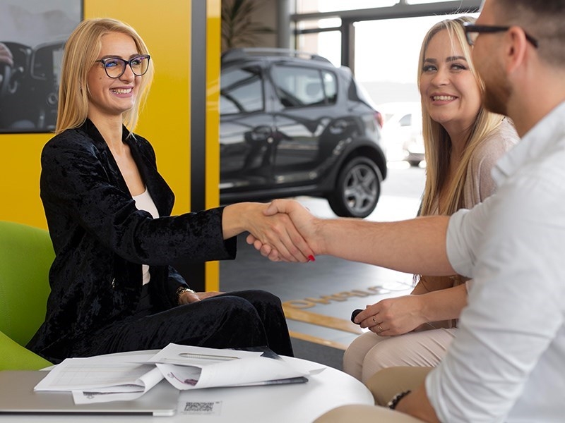 Рынок автокредитования в России начал восстанавливаться, но до прошлогоднего уровня далеко