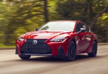 Lexus прощается с моделями IS, RC и UX 300e